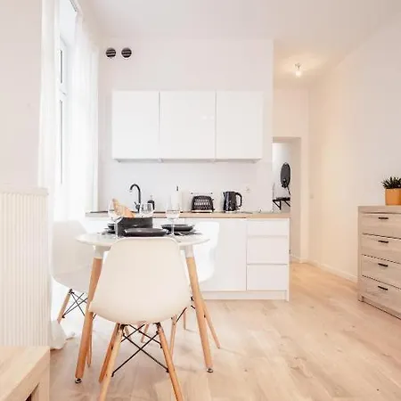 Apartment Pamiatkowa 11, 2 Rooms, Self Check In 24h Poznan