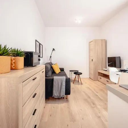 Apartment Pamiatkowa 11, 2 Rooms, Self Check In 24h Poznan
