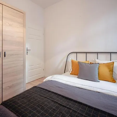 Apartment Pamiatkowa 11, 2 Rooms, Self Check In 24h